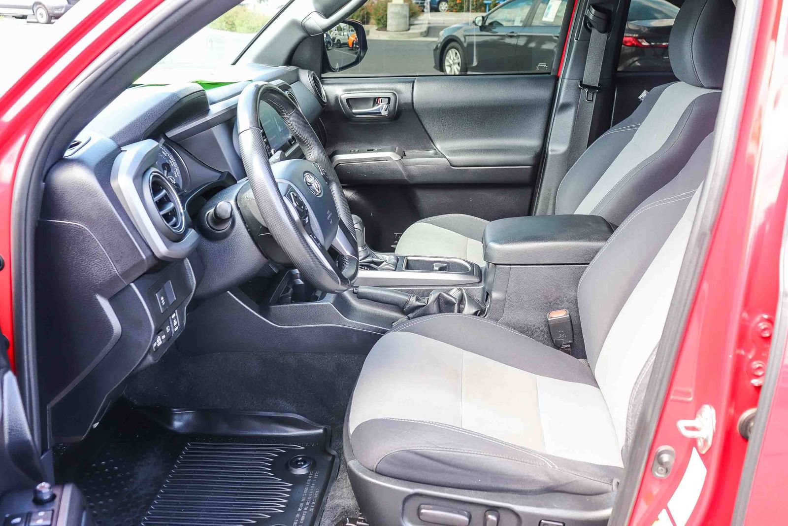 Used 2020 Toyota Tacoma TRD Sport w/ Technology Package RWD image 18