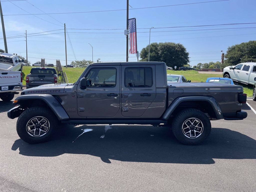 Used 2025 Jeep Gladiator Rubicon w/ Convenience Group AWD/4WD image 6