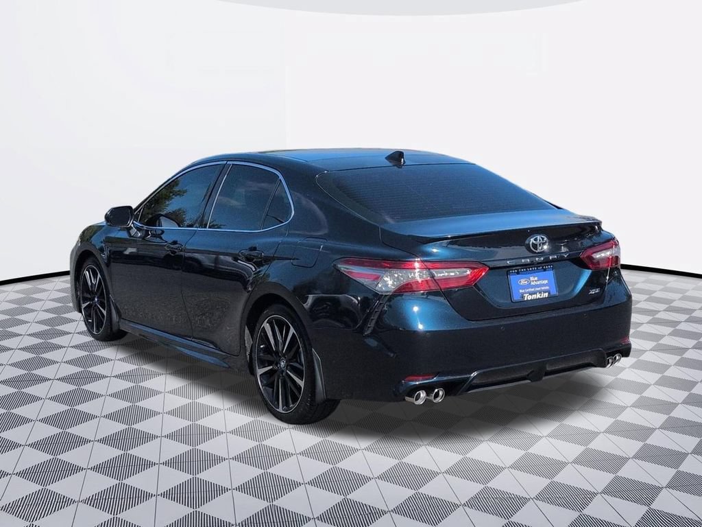 Used 2018 Toyota Camry XSE FWD image 3