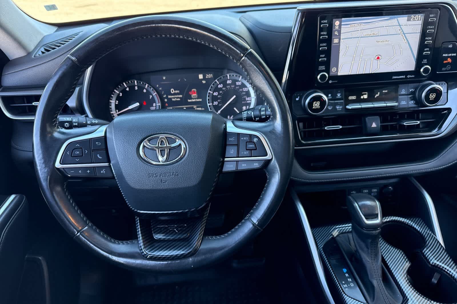 Used 2022 Toyota Highlander XLE AWD/4WD image 12