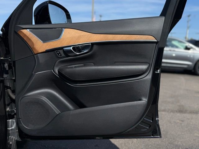 Used 2022 Volvo XC90 T6 Momentum w/ Climate Package image 27