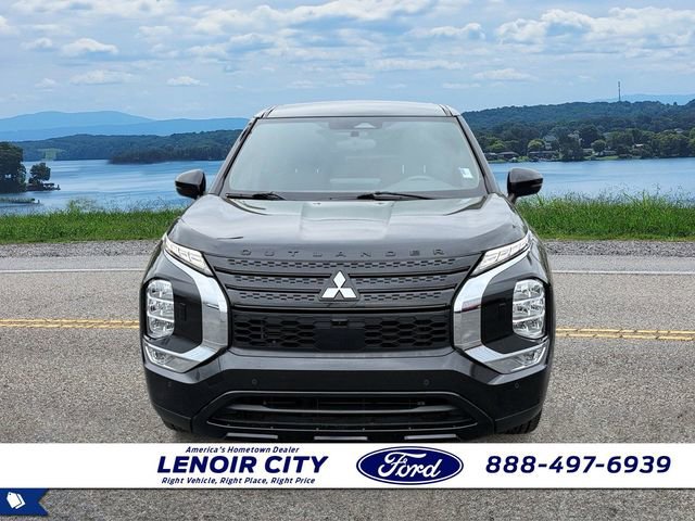Used 2023 Mitsubishi Outlander SE Black Edition image 8