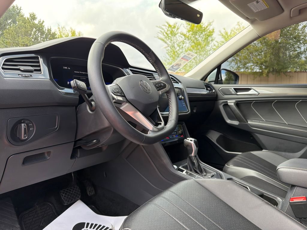 Used 2022 Volkswagen Tiguan SE AWD/4WD image 14