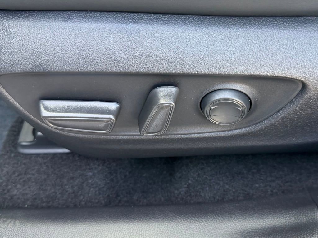 Used 2022 Toyota RAV4 XLE Premium image 19