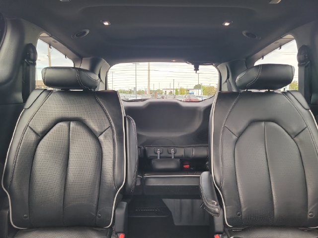 Used 2025 Chrysler Pacifica Limited FWD image 22