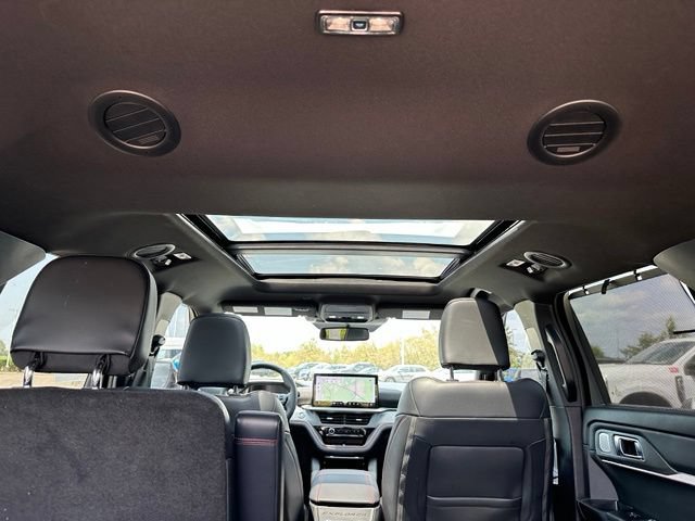 Certified 2025 Ford Explorer ST AWD/4WD image 9