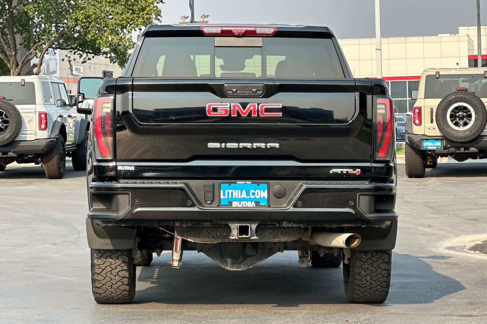 Used 2024 GMC Sierra 2500 AT4 w/ Technology Package AWD/4WD image 7