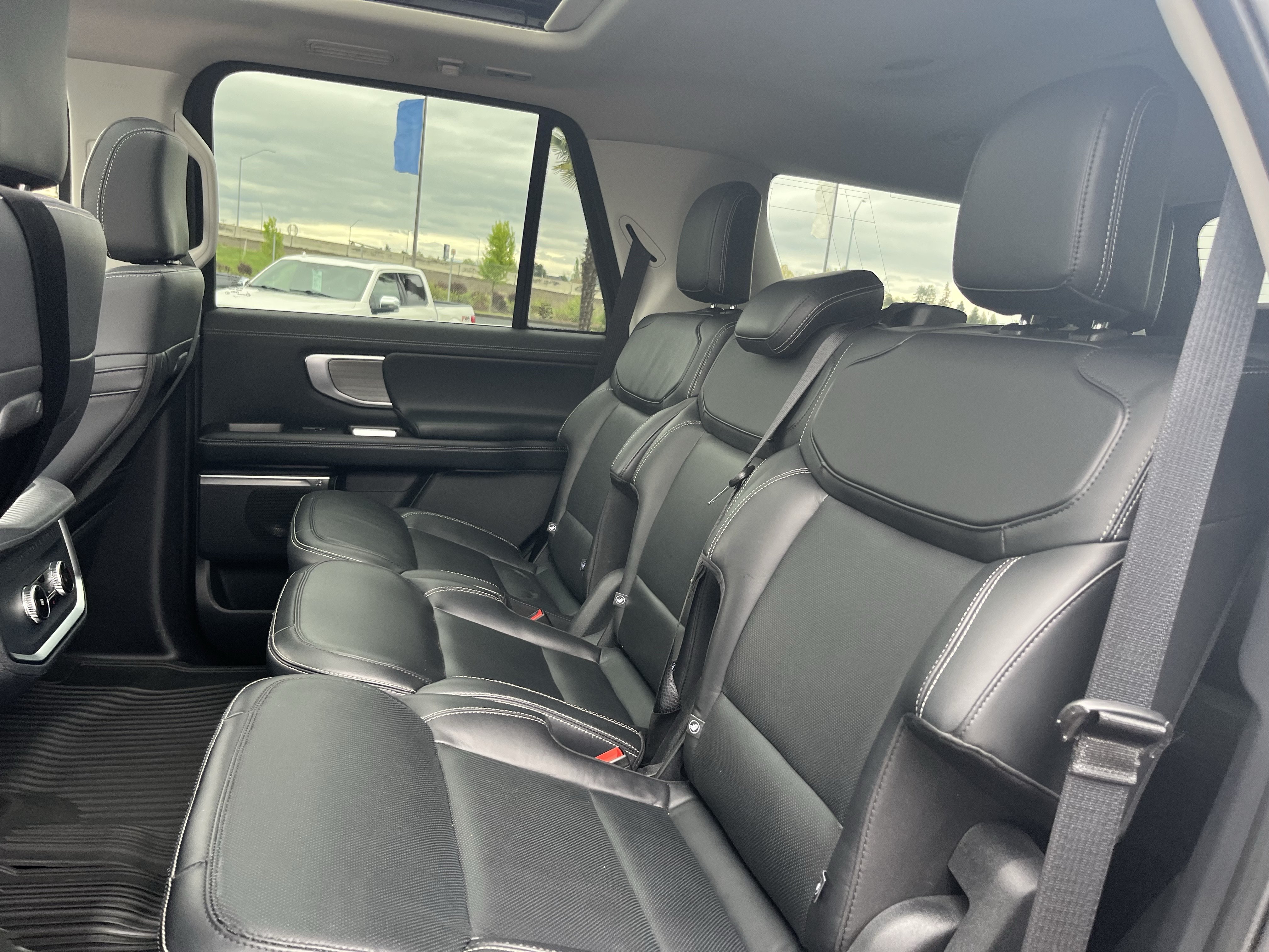 Certified 2025 Ford Expedition Platinum AWD/4WD image 11