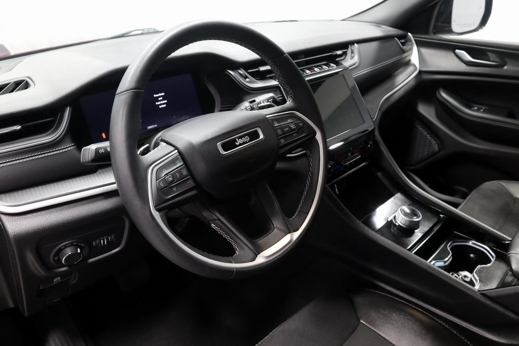 Used 2023 Jeep Grand Cherokee Altitude AWD/4WD image 25
