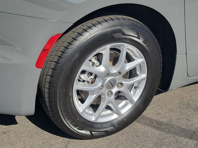 Used 2023 Chrysler Pacifica Touring-L image 30