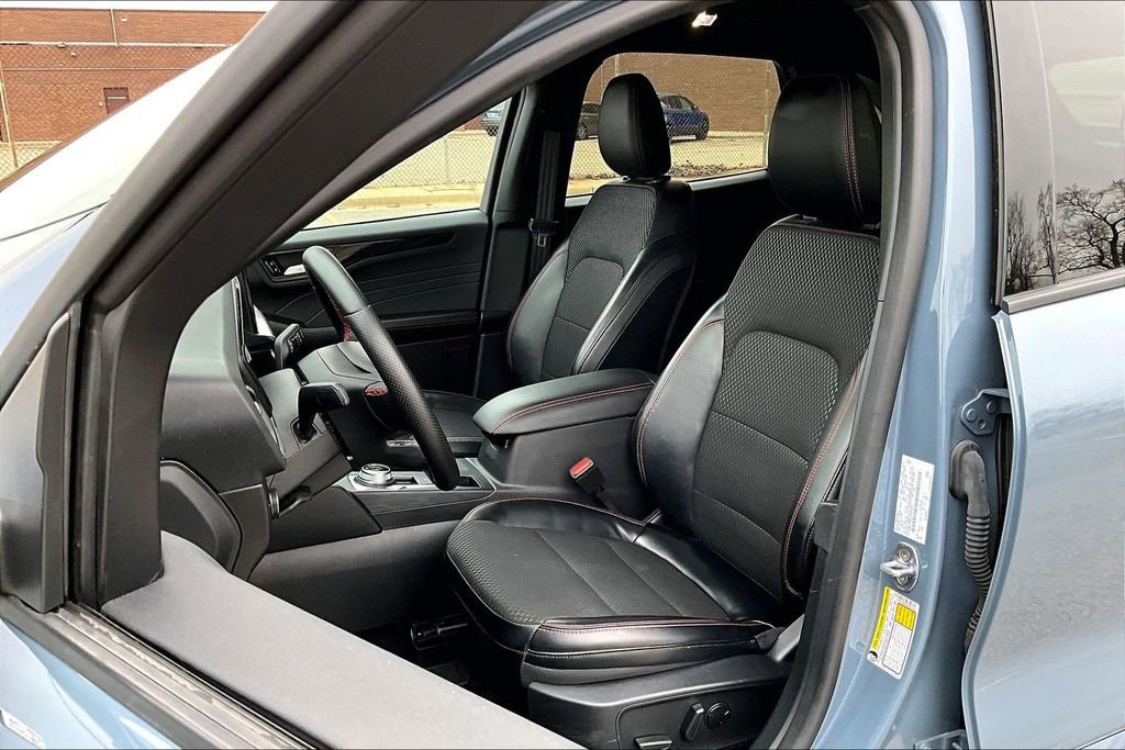 Certified 2024 Ford Escape ST-Line w/ Tech Pack #1 image 23