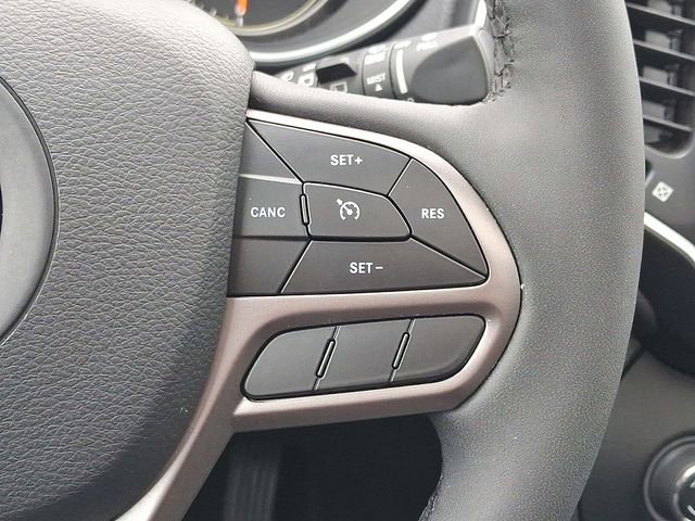 Used 2022 Jeep Cherokee Latitude Lux w/ Sun & Sound Group AWD/4WD image 18