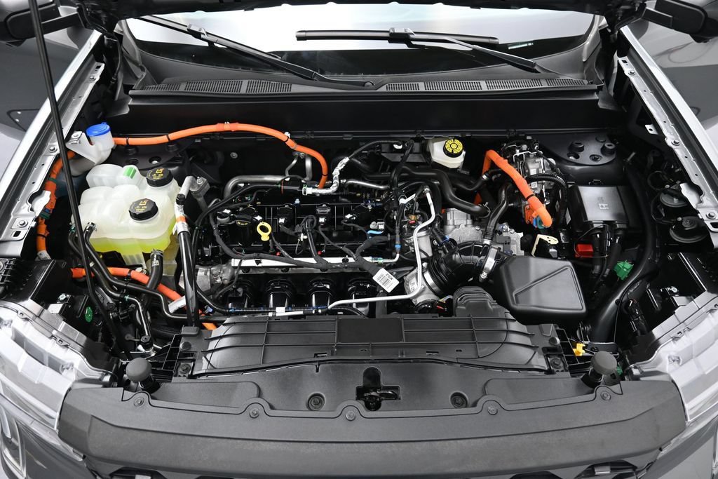 Certified 2025 Ford Maverick Lariat AWD/4WD image 37