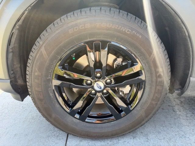 Certified 2021 Ford Explorer XLT w/ Equipment Group 202A RWD image 4