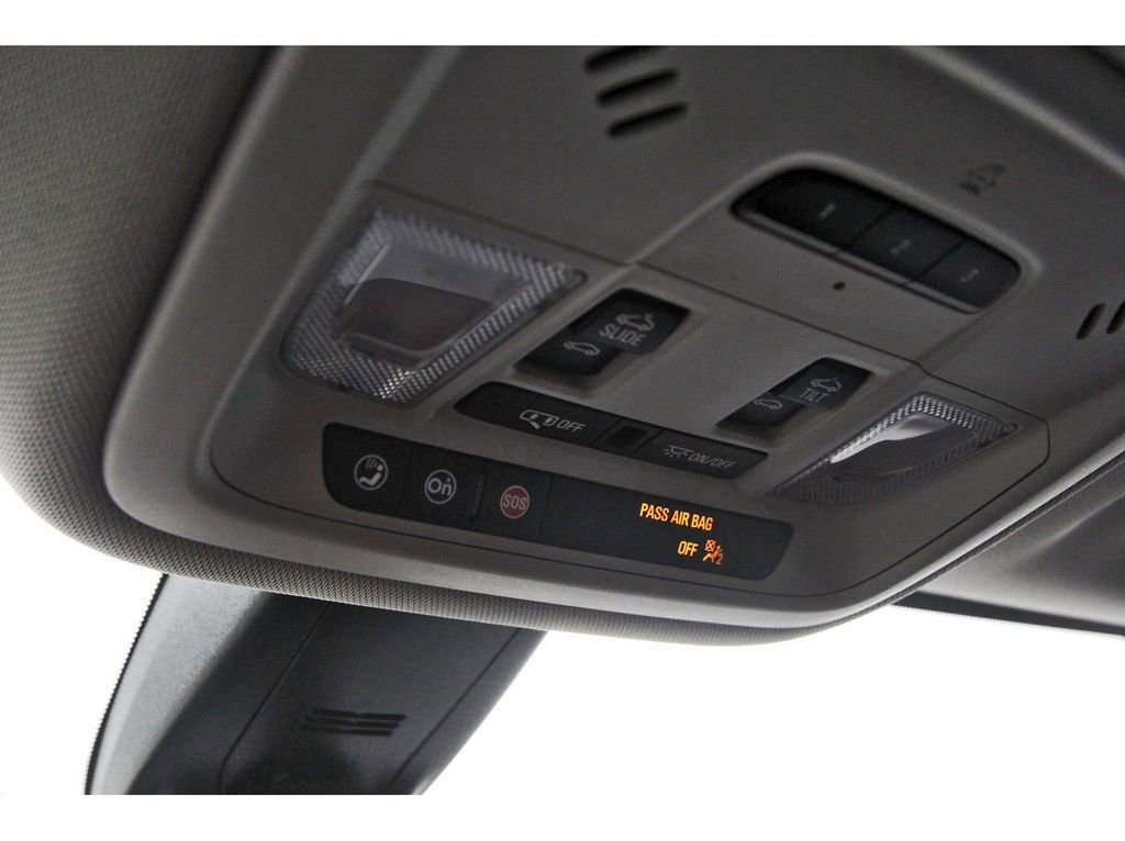 Used 2021 Chevrolet Traverse Premier w/ LPO, Blackout Package FWD image 26