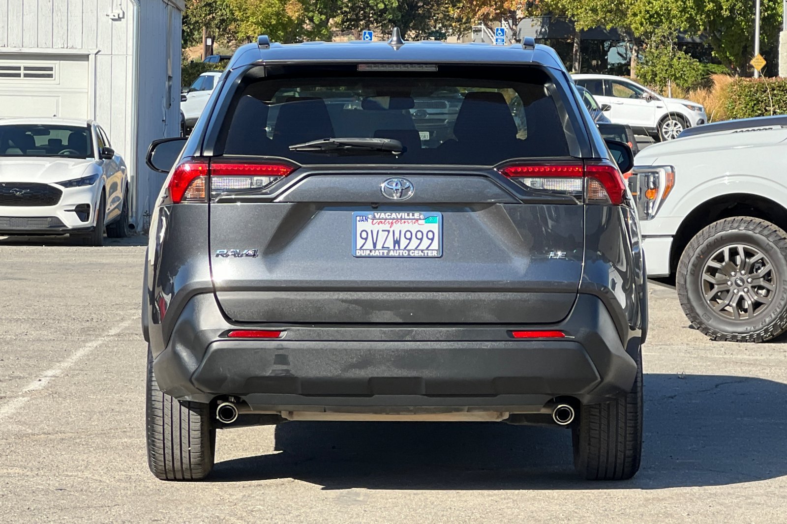 Used 2021 Toyota RAV4 LE FWD image 5