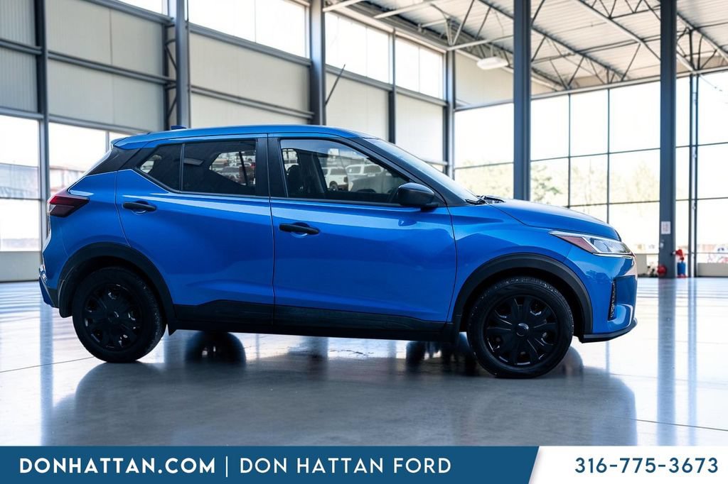 Used 2022 Nissan Kicks S FWD image 29