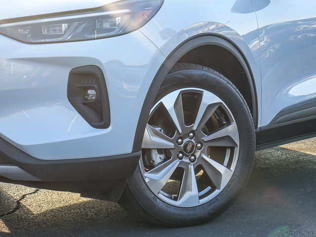 Certified 2025 Ford Escape Platinum AWD/4WD image 2
