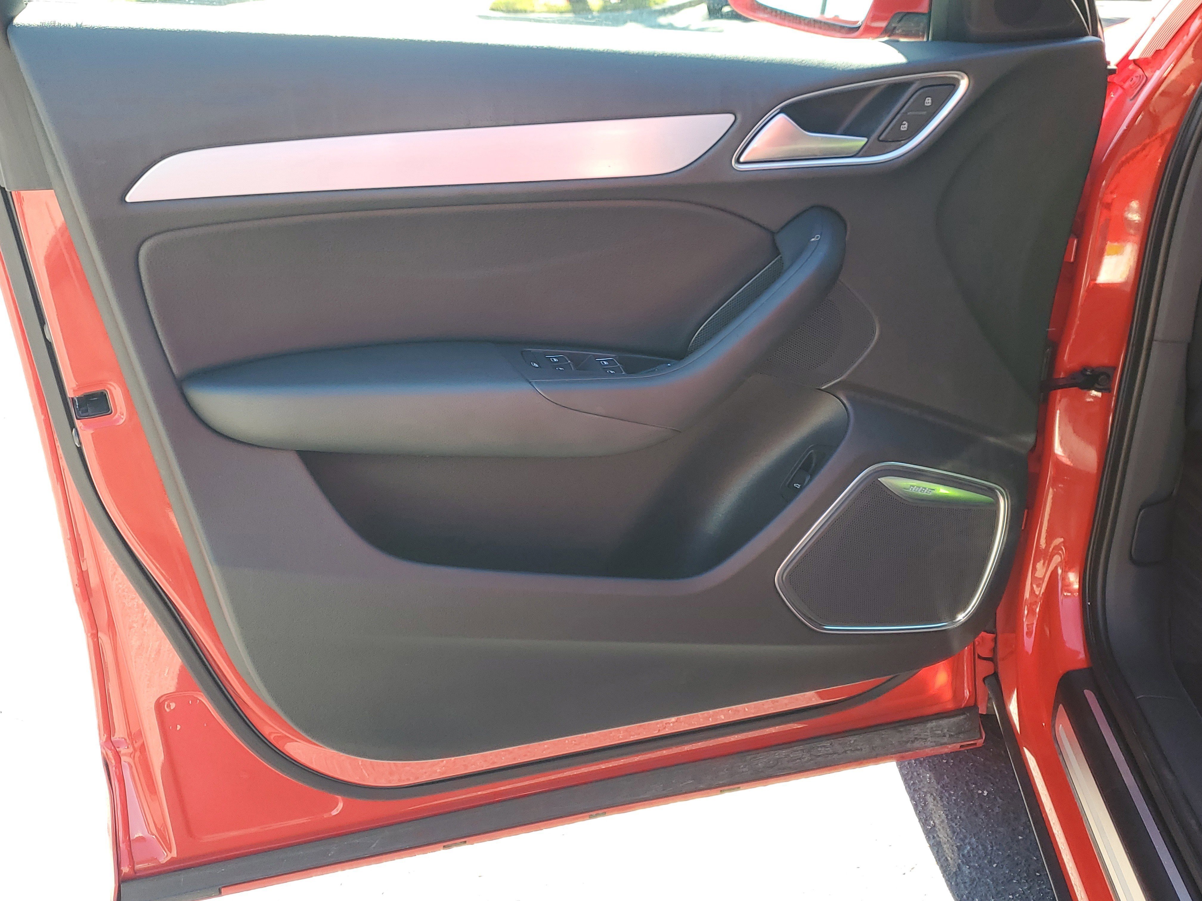 Used 2018 Audi Q3 2.0T Premium Plus w/ Premium Plus Package image 19