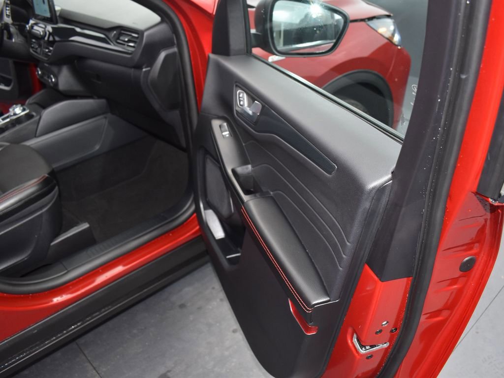 Certified 2025 Ford Escape ST-Line image 18