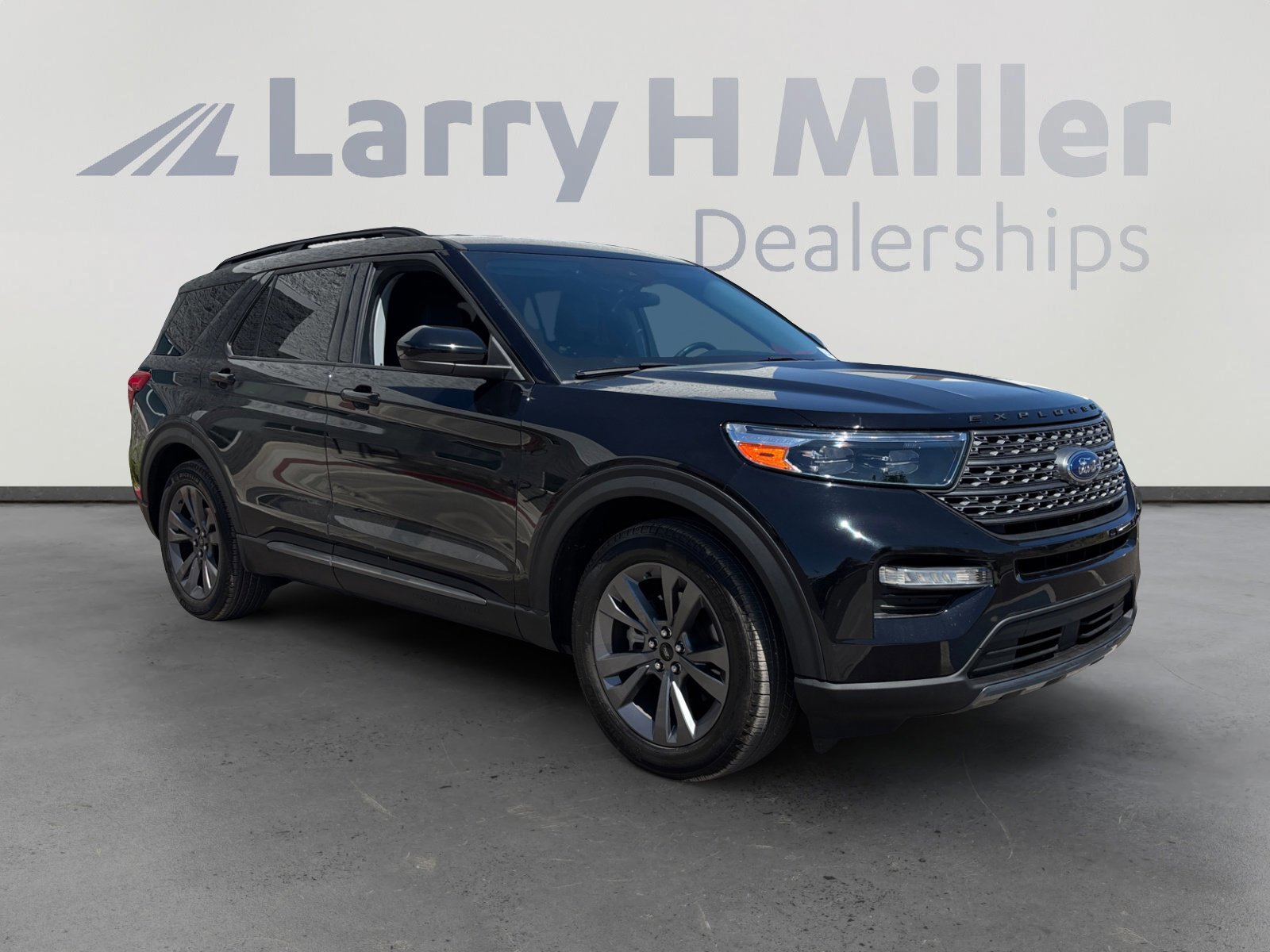 Certified 2023 Ford Explorer XLT w/ Equipment Group 202A image 7