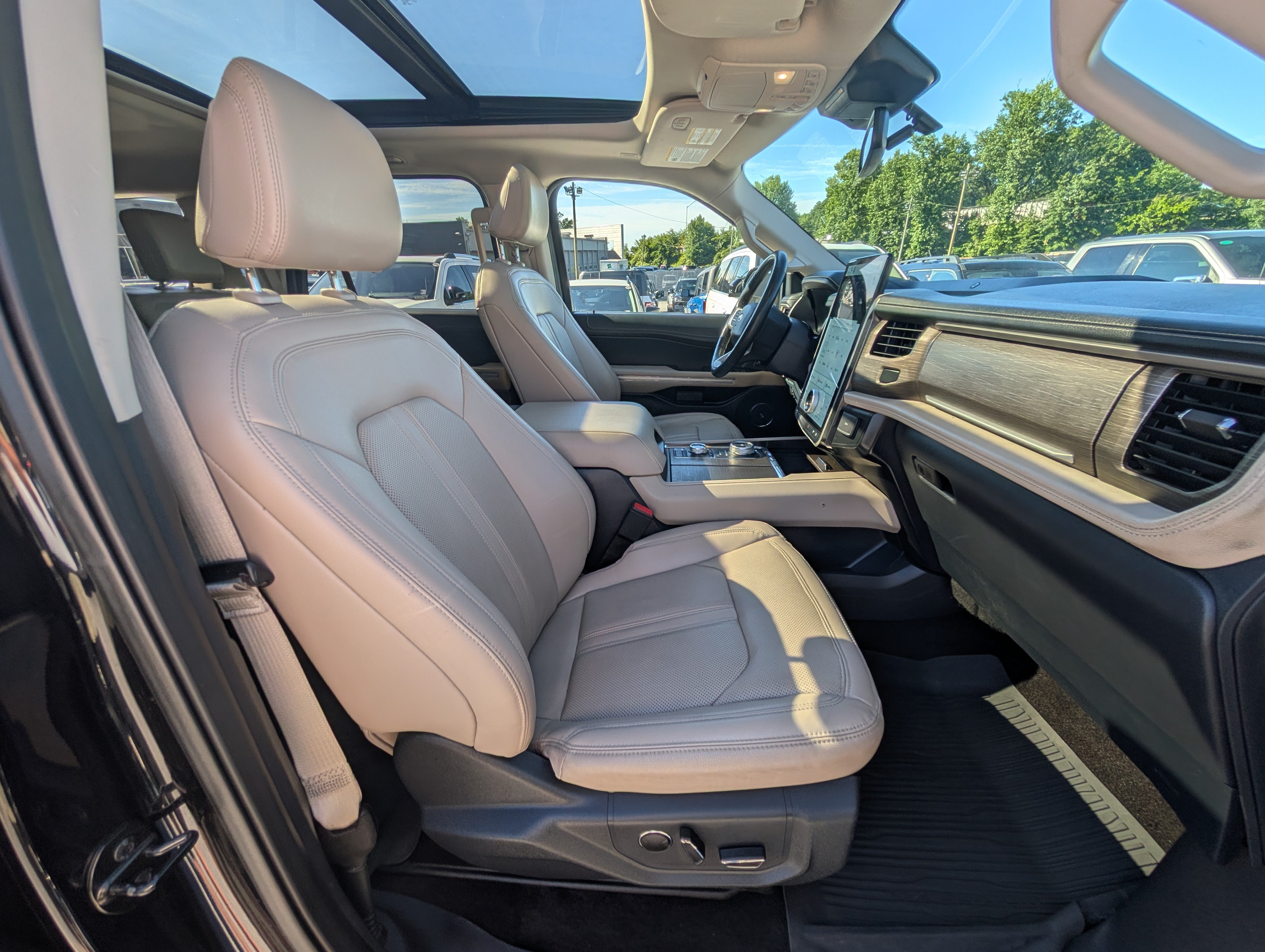 Certified 2022 Ford Expedition Limited AWD/4WD image 12