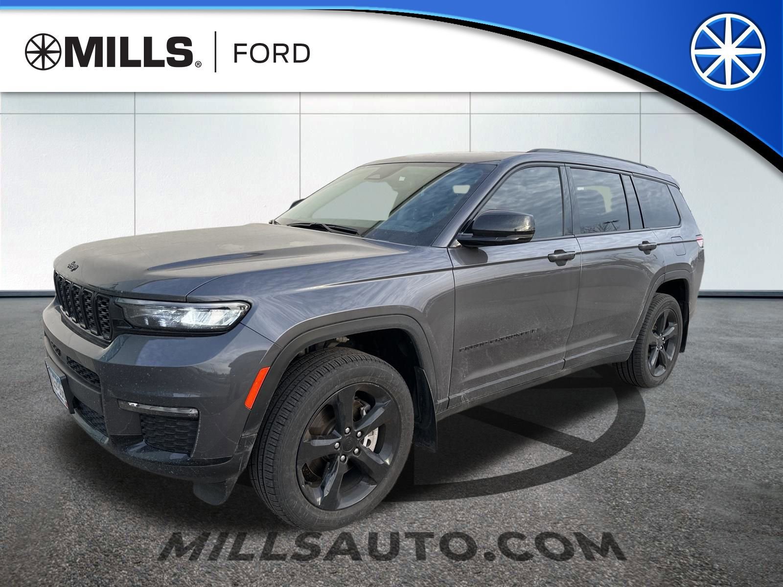 Used 2023 Jeep Grand Cherokee L Limited w/ Black Appearance Package image 4
