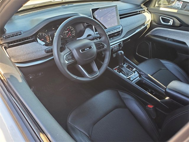 Used 2024 Jeep Compass Latitude image 8