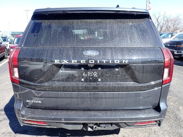 Certified 2025 Ford Expedition Active image 3