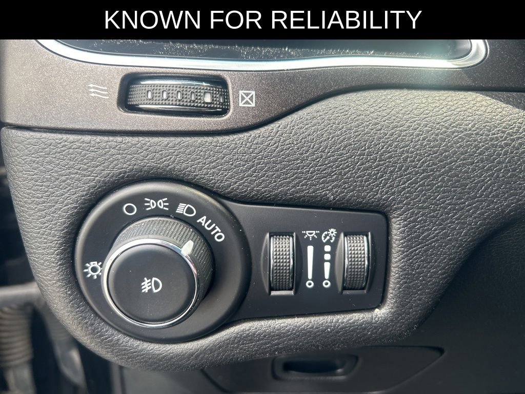 Used 2019 Jeep Cherokee Trailhawk AWD/4WD image 13