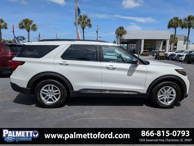 Certified 2025 Ford Explorer Active RWD image 3