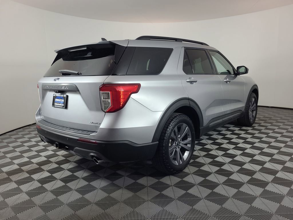 Certified 2022 Ford Explorer XLT w/ Equipment Group 202A AWD/4WD image 3