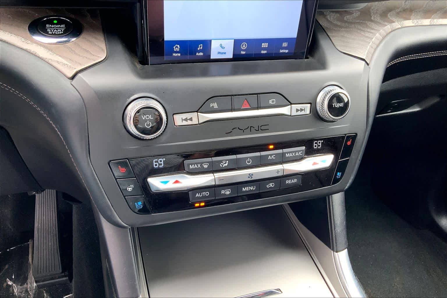 Certified 2020 Ford Explorer Platinum w/ Premium Technology Package AWD/4WD image 34