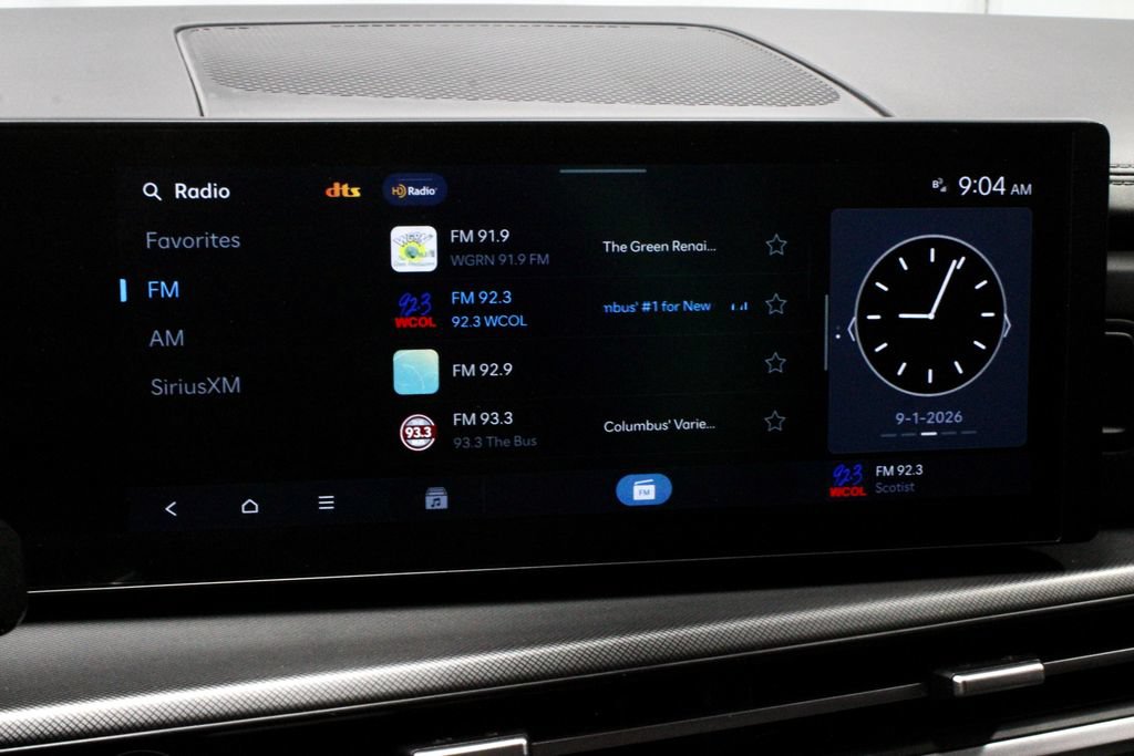 Used 2025 Hyundai Santa Fe SEL FWD image 3