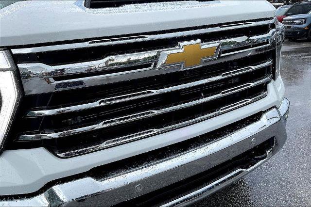 Used 2026 Chevrolet Silverado 2500 LTZ w/ LTZ Convenience Package AWD/4WD image 34