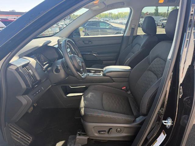 Used 2025 Nissan Pathfinder SV FWD image 11