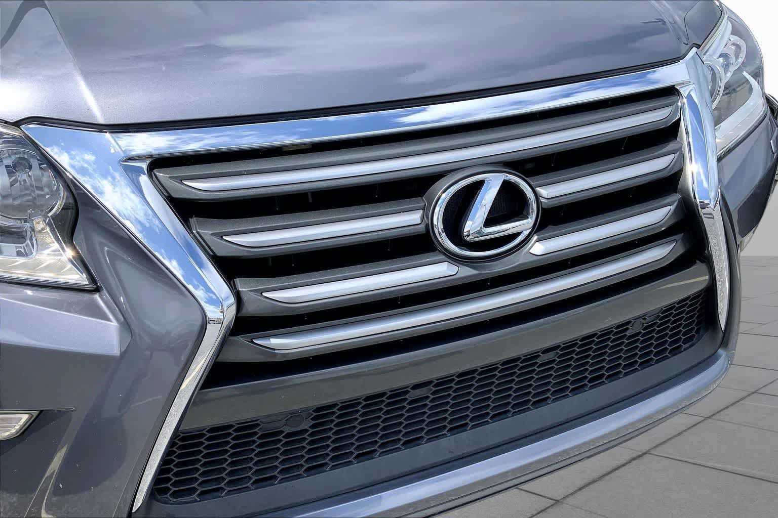 Used 2018 Lexus GX 460 Premium w/ Premium Package AWD/4WD image 30