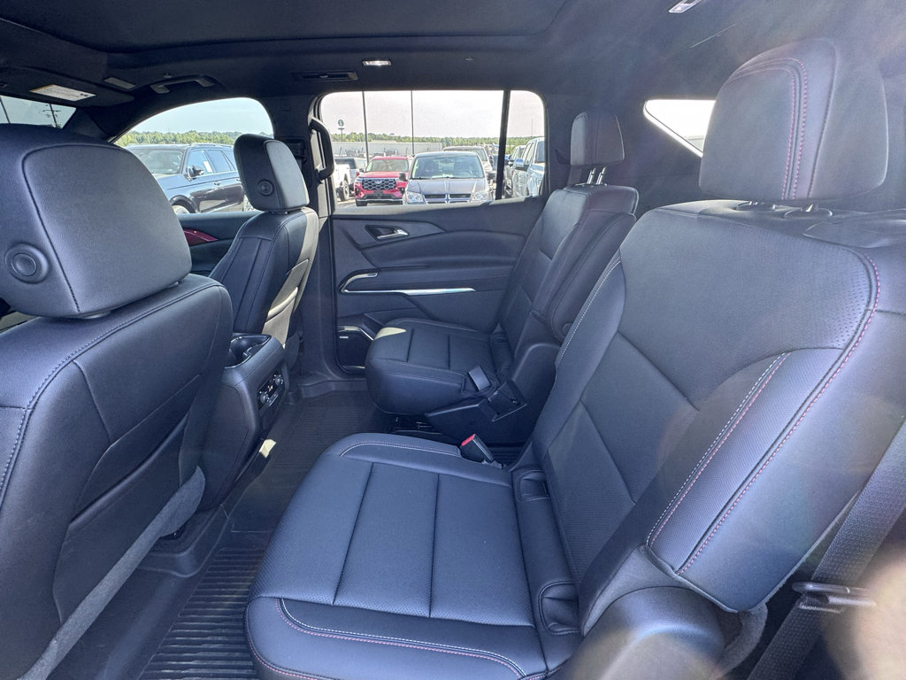 Used 2025 Chevrolet Traverse Z71 w/ Enhanced Driving Package AWD/4WD image 10