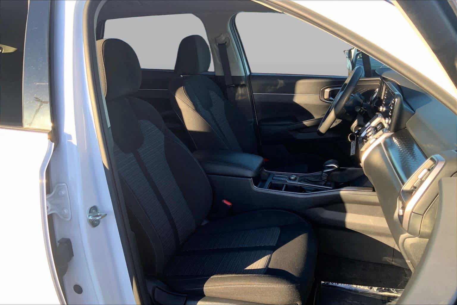 Used 2023 Kia Sorento LX FWD image 9