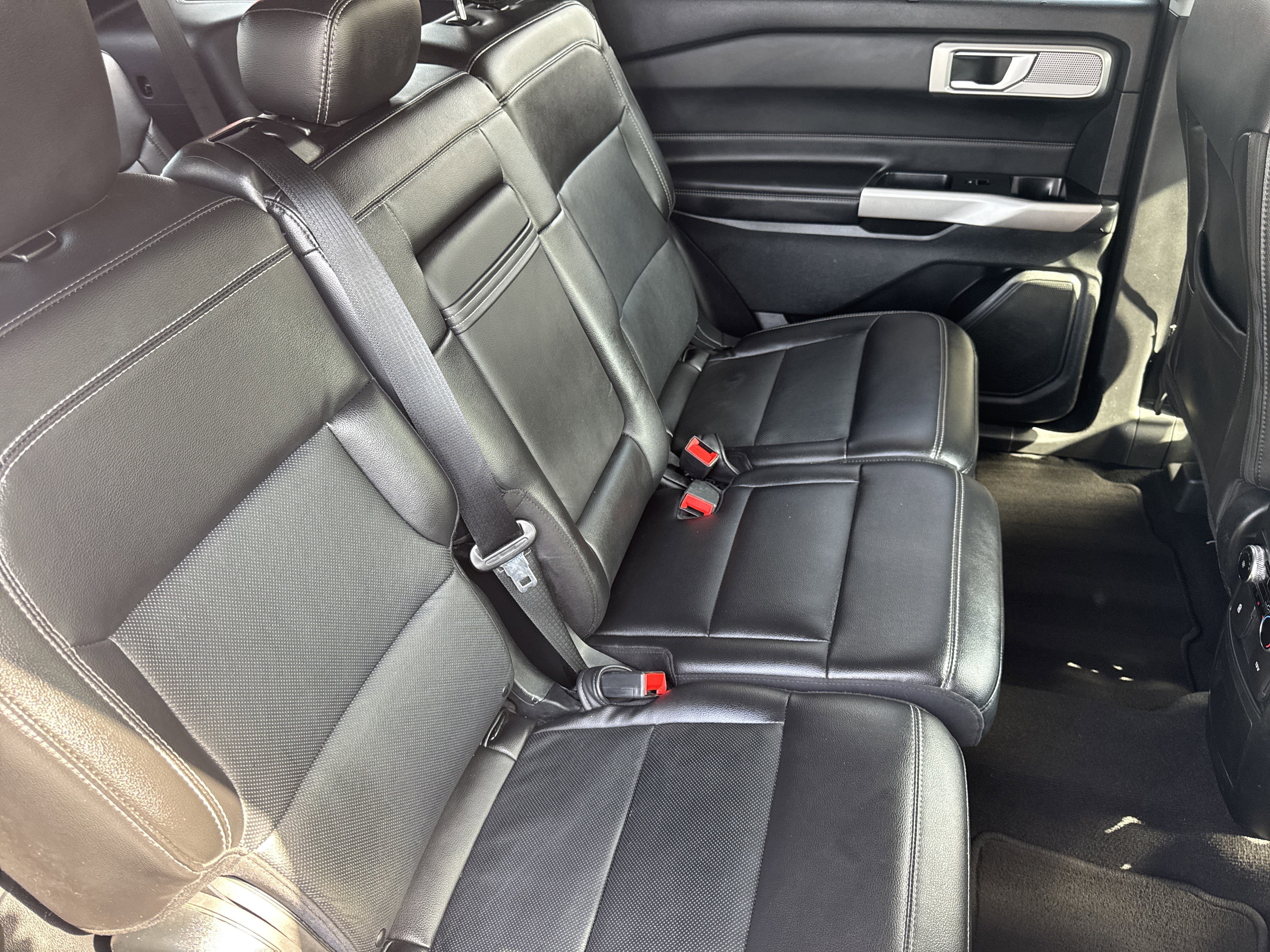 Certified 2023 Ford Explorer Limited RWD image 19