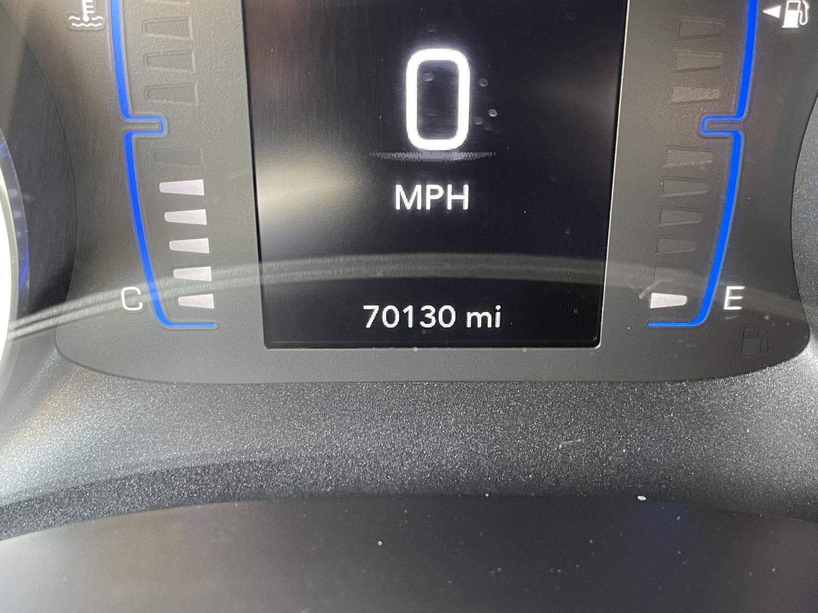 Used 2022 Chrysler Voyager LX FWD image 3