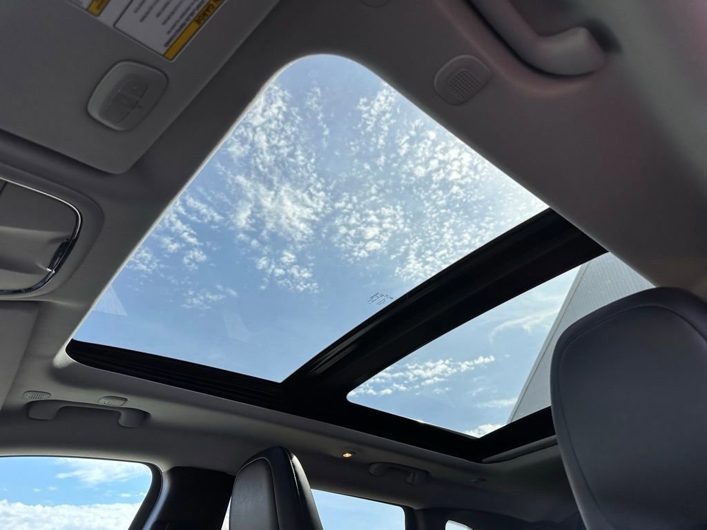 Used 2022 Jeep Cherokee Limited w/ Mopar Interior Package image 24