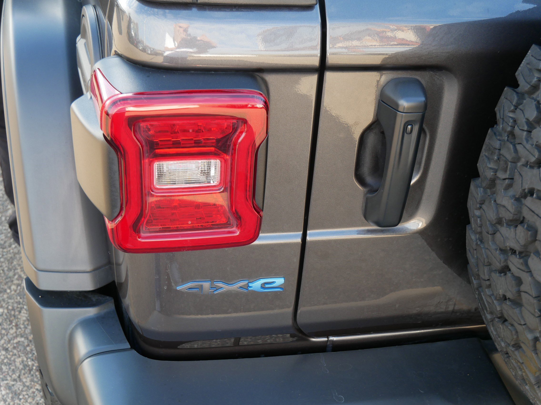 Used 2023 Jeep Wrangler Unlimited Rubicon 4xe w/ Safety Group image 17