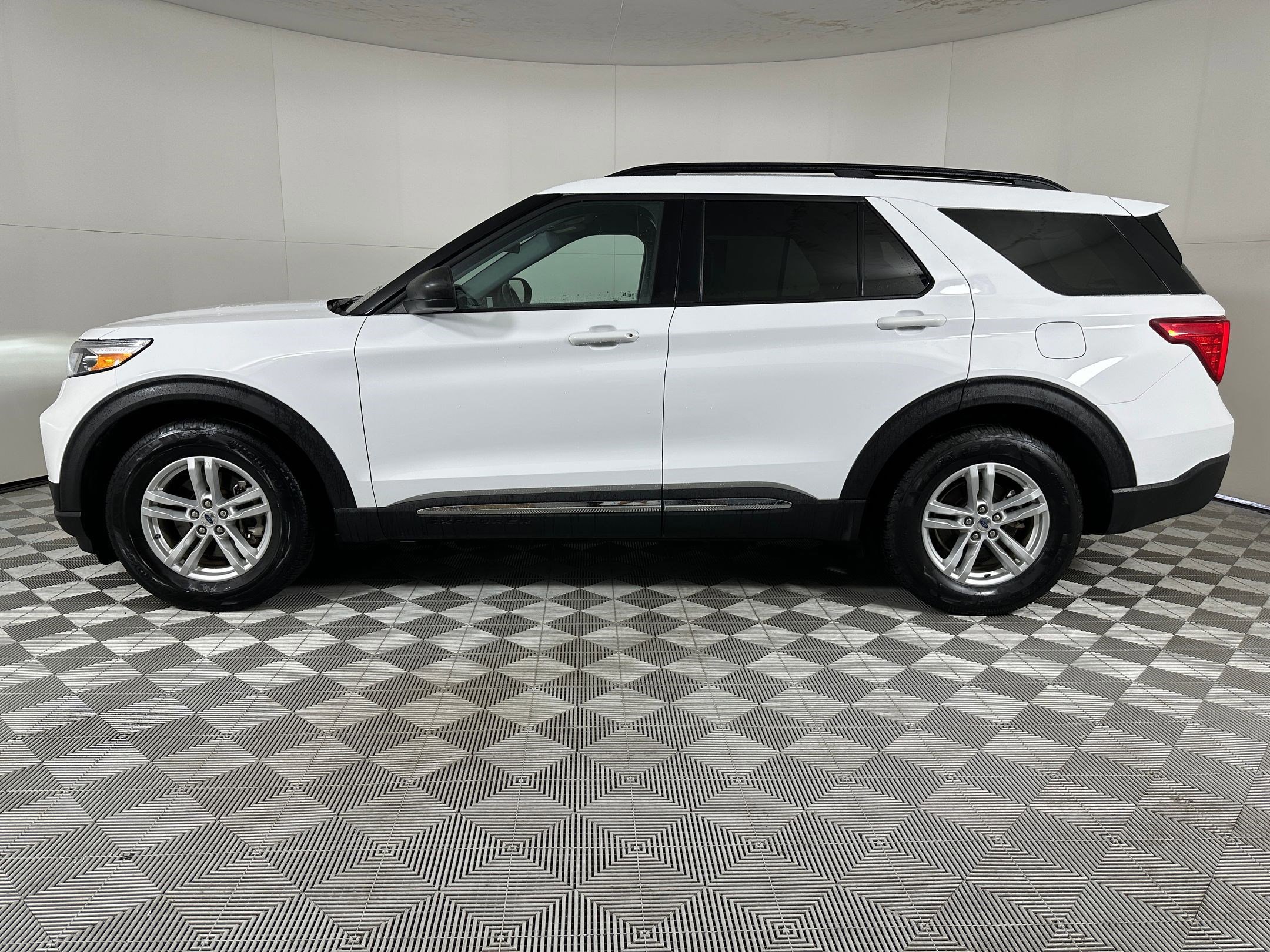 Certified 2024 Ford Explorer XLT w/ Equipment Group 202A image 2