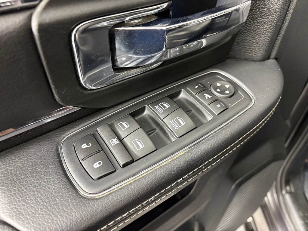 Used 2017 RAM 1500 Laramie w/ Convenience Group AWD/4WD image 12
