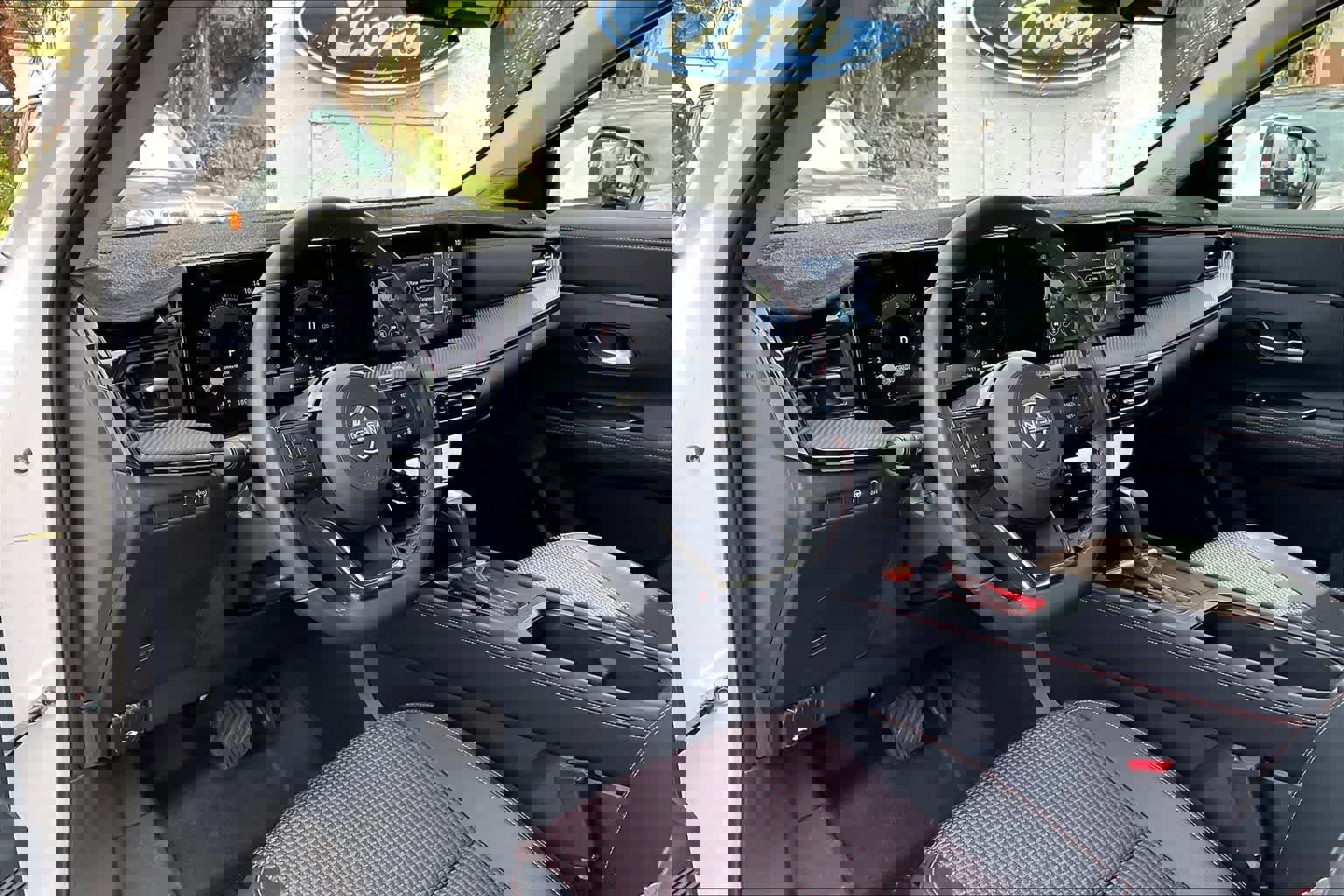 Used 2025 Nissan Kicks SR image 8