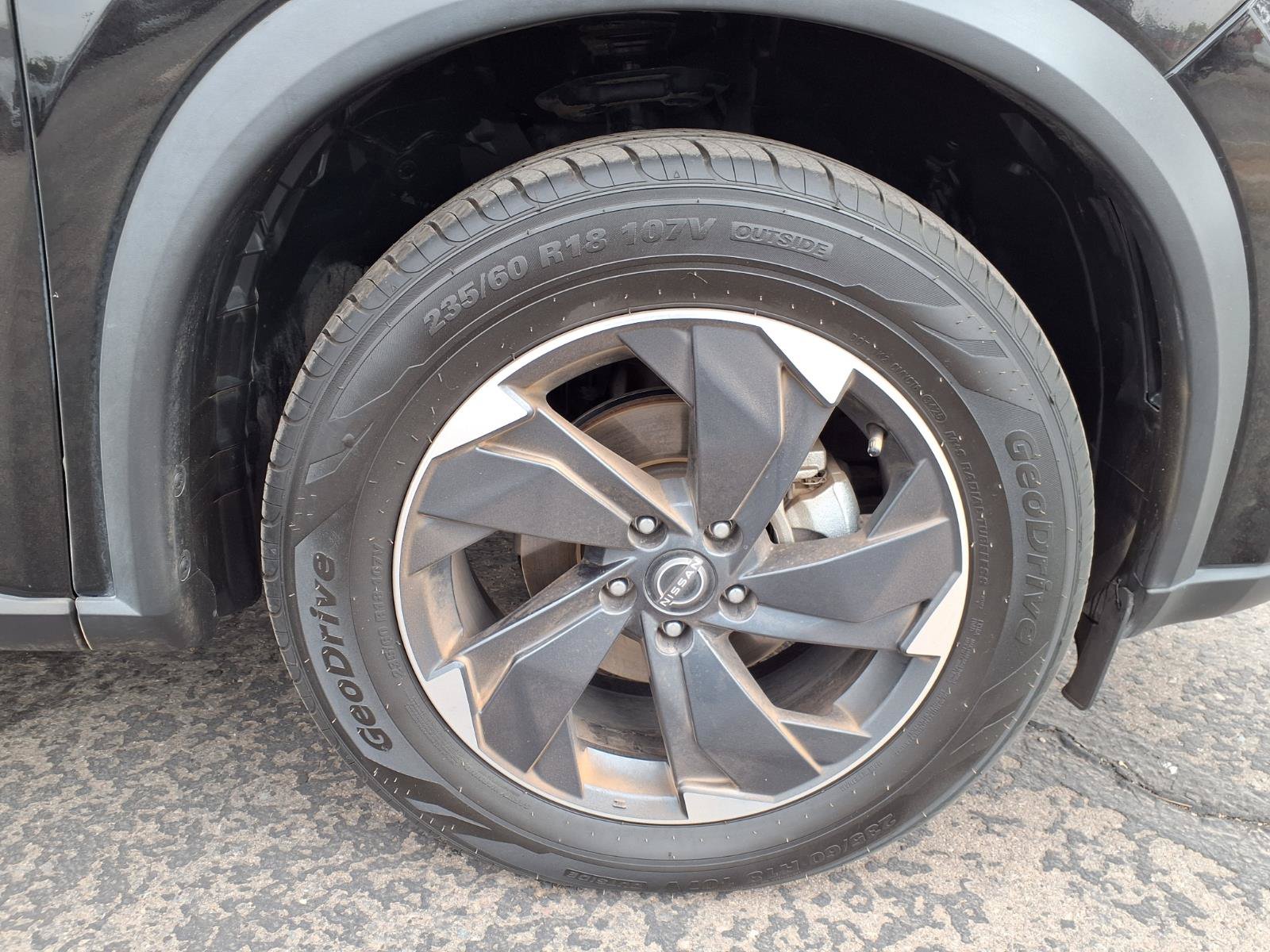 Used 2025 Nissan Rogue SV AWD/4WD image 9