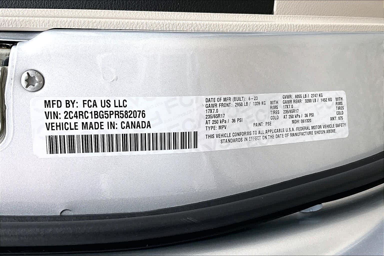 Used 2023 Chrysler Pacifica Touring-L FWD image 34