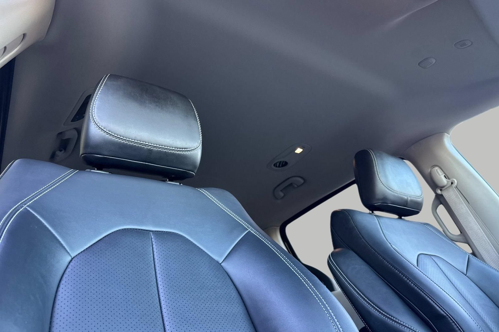 Used 2024 Chrysler Pacifica Limited FWD image 22
