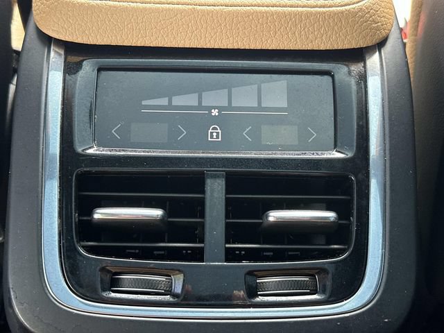 Used 2018 Volvo XC90 T6 Momentum w/ Convenience Package AWD/4WD image 32